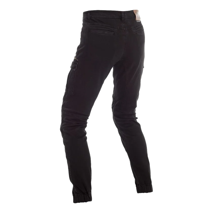 Richa Apache motorjeans in zwart, voorzien van Kevlar® stretchdenim, D3O® Ghost protectoren en acht zakken in cargostijl. Ideaal voor urban en tourrijders.