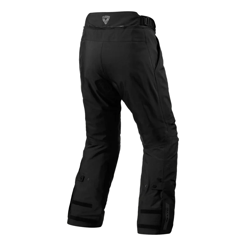 REV'IT! Vertical GTX motorbroek in zwart, met GORE-TEX membraan, ventilatiepanelen en CE-bescherming, ontworpen voor comfort en veiligheid in alle omstandigheden.