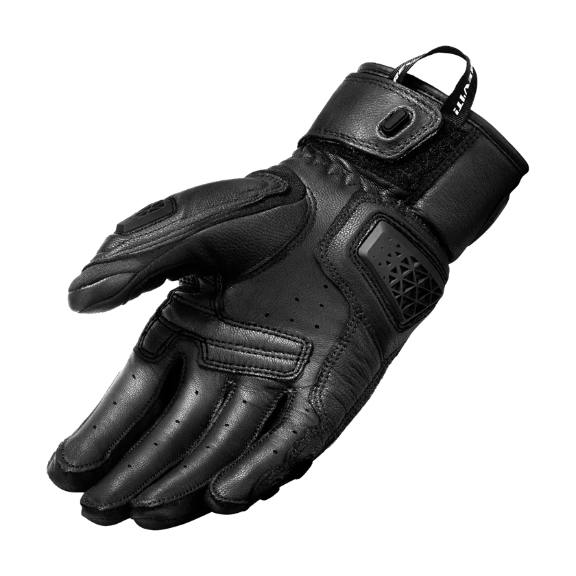 Motorhandschoenen REV'IT! Sand 4 zwart met TPR-knokkelbescherming, ademende mesh en korte manchet.