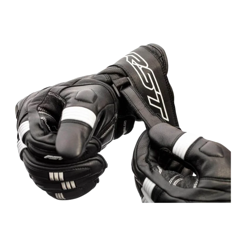 Motorhandschoenen RST Pilot CE zwart-wit met knokkelbescherming, korte schacht en leren constructie.