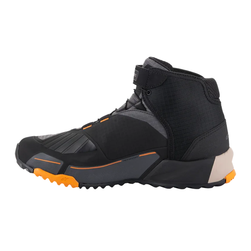 Alpinestars CR-X Drystar motorschoenen heren zwart-oranje met CE-bescherming, waterdichte Drystar®-voering en sportieve sneakerstijl voor dagelijks gebruik.