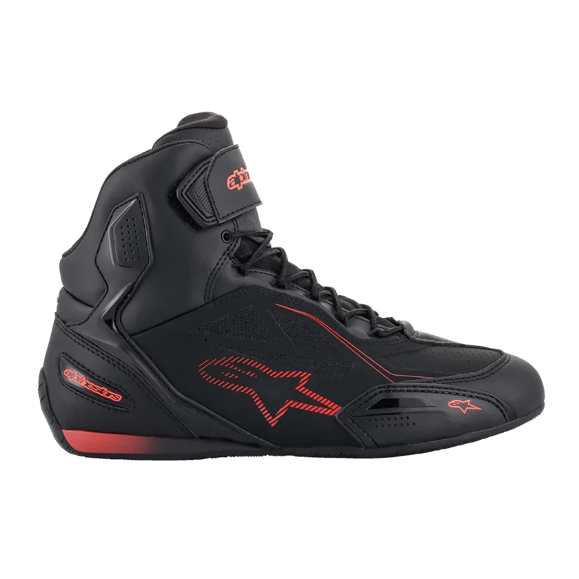 Alpinestars Faster-3 Drystar motorschoenen zwart-rood met sportieve look, CE-bescherming en ademend Drystar®-membraan voor natte omstandigheden.