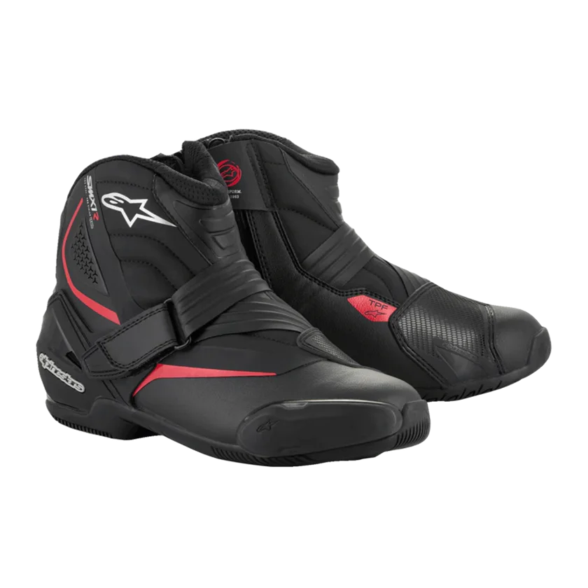 Alpinestars SMX-1 R V2 motorschoenen heren zwart-rood met CE-bescherming, ademende inzetstukken en sportieve pasvorm voor zomerse en sportieve motorrijders.