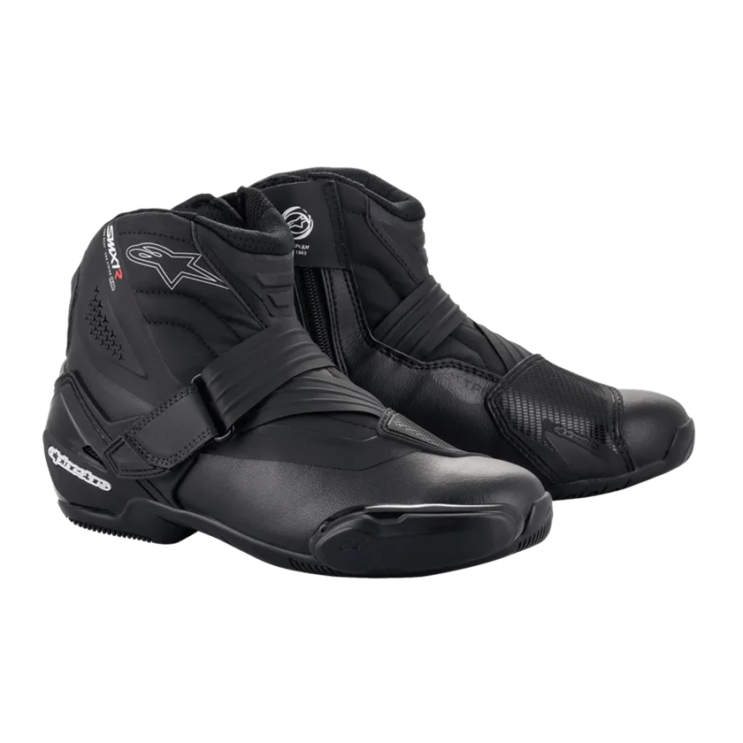 Alpinestars SMX-1 R V2 motorschoenen heren zwart met CE-bescherming, ademend ontwerp en sportieve pasvorm voor rijders die comfort en controle zoeken.