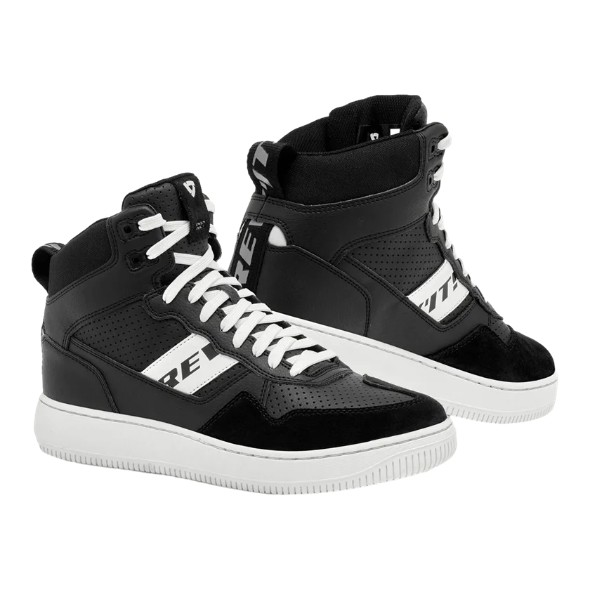 Motor schoenen REV'IT! Pacer zwart-wit met CE-protectie, OrthoLite binnenzool en antislipzool in high-top design.