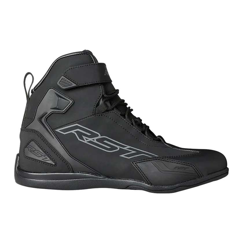 RST Sabre motorschoenen zwart met CE-bescherming en sportieve pasvorm, perfect voor dagelijks gebruik en sportieve rijders.