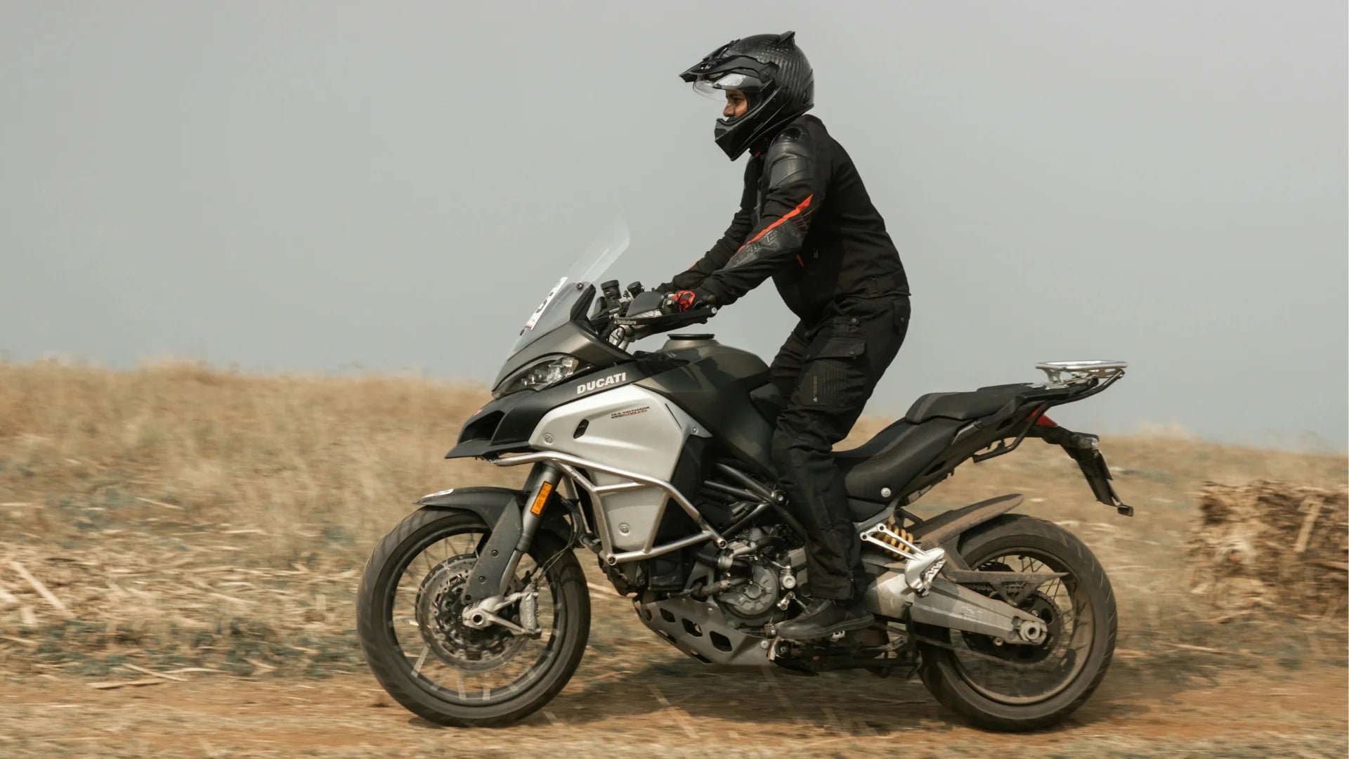 Adventure motorrijder offroad – duurzame motorkleding voor avontuurlijke ritten en ruig terrein