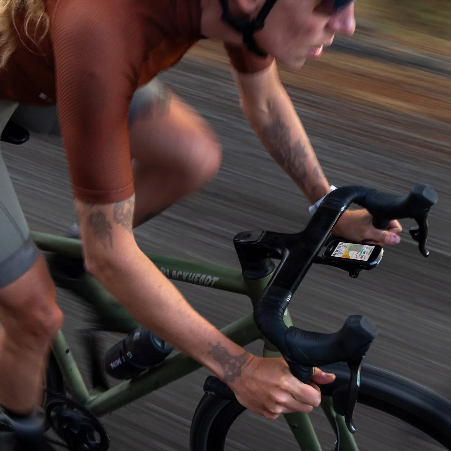 Garmin Edge 550, Compact GPS Cycling Computer, Vivid Color Display, Bike-Specific Mapping, Advanced Training and Performance Insights Bundle