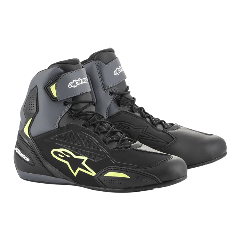 Alpinestars Faster-3 Drystar motorschoenen zwart-grijs-geel met sportief design, waterdichte Drystar®-technologie en CE-bescherming.

